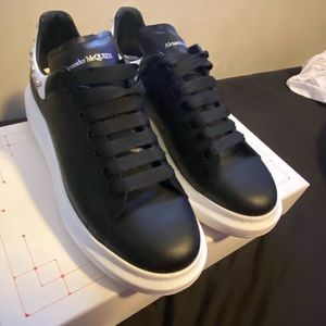 Alexander McQueen, black and white size 10